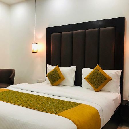 Hotel Royal Palace Hapur Exterior photo