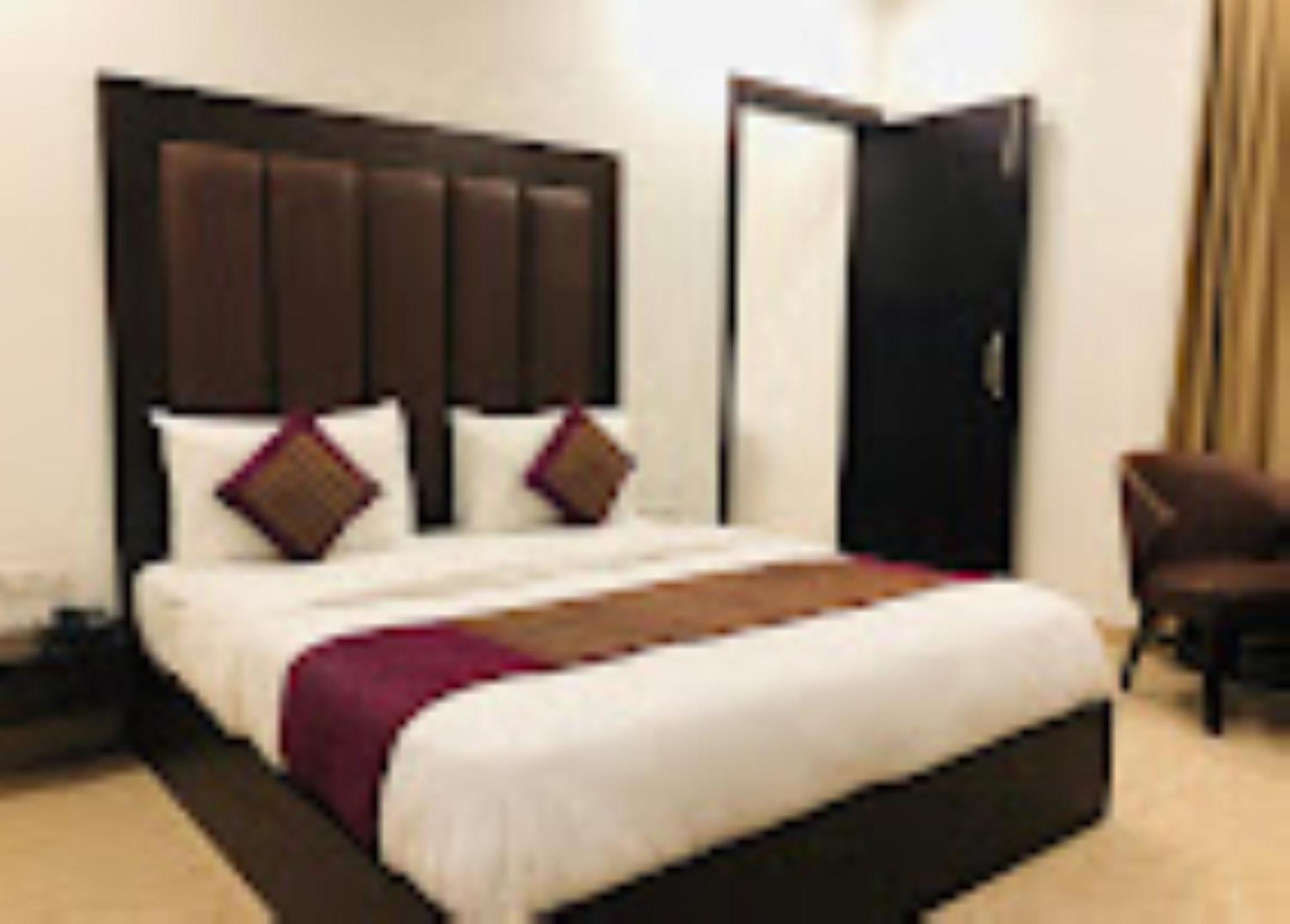 Hotel Royal Palace Hapur Exterior photo