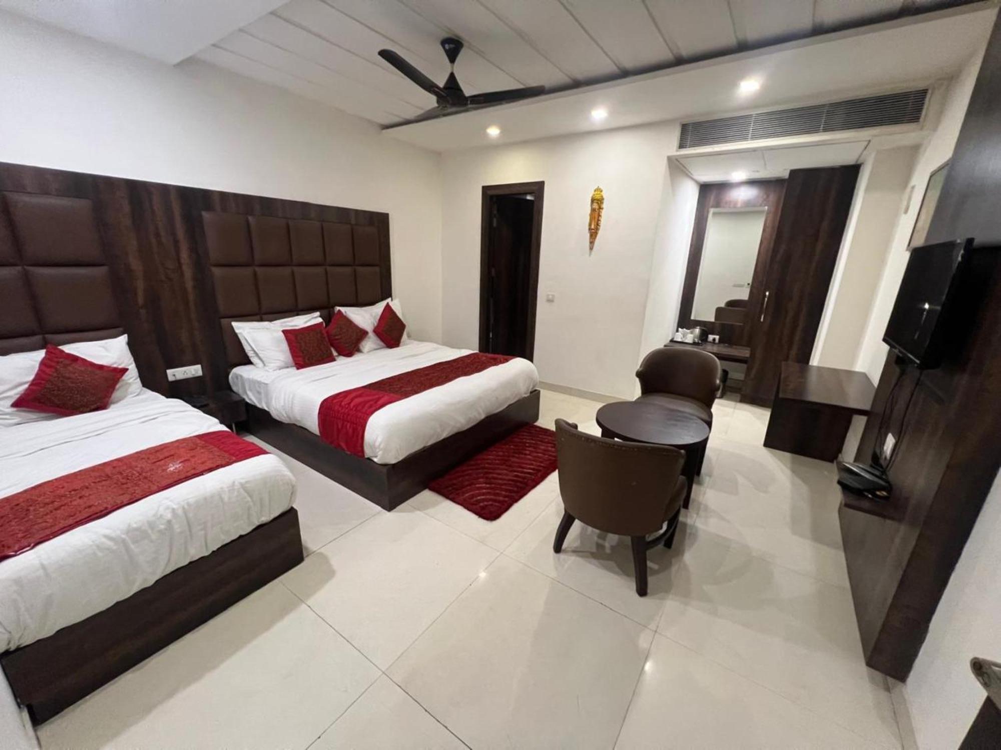 Hotel Royal Palace Hapur Exterior photo