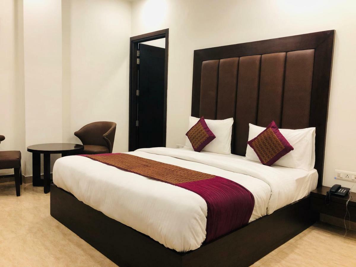 Hotel Royal Palace Hapur Exterior photo
